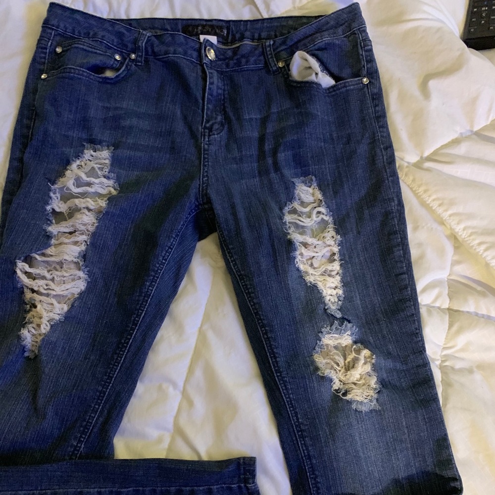 Used beautiful distressed size 2X with lace